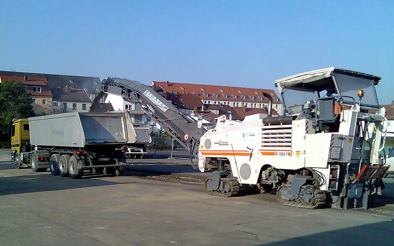 Straßenaufbrauch und Teer entsorgen